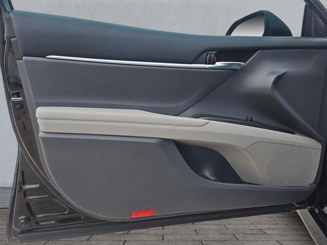 2022 Toyota Camry LE Hybrid