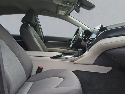 2022 Toyota Camry Hybrid LE