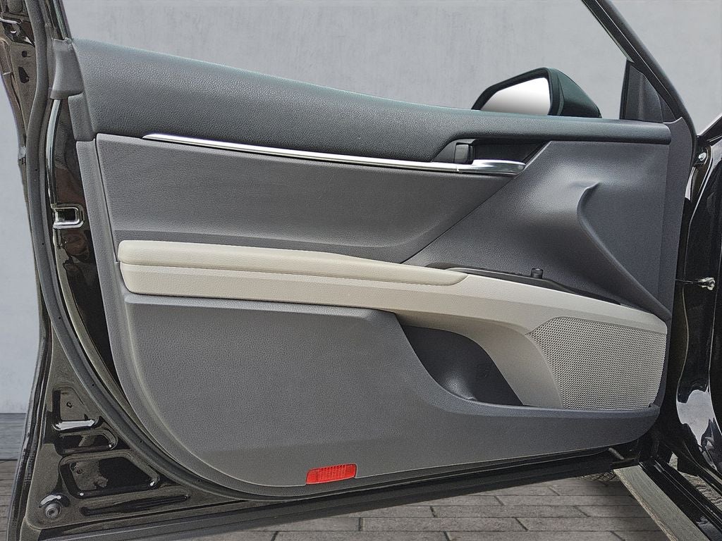 2022 Toyota Camry Hybrid LE