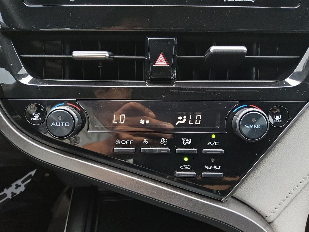 2022 Toyota Camry Hybrid LE