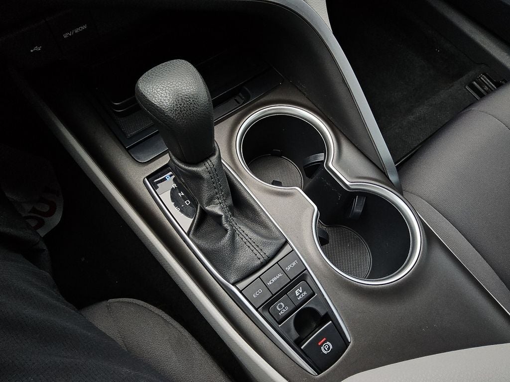 2022 Toyota Camry Hybrid LE