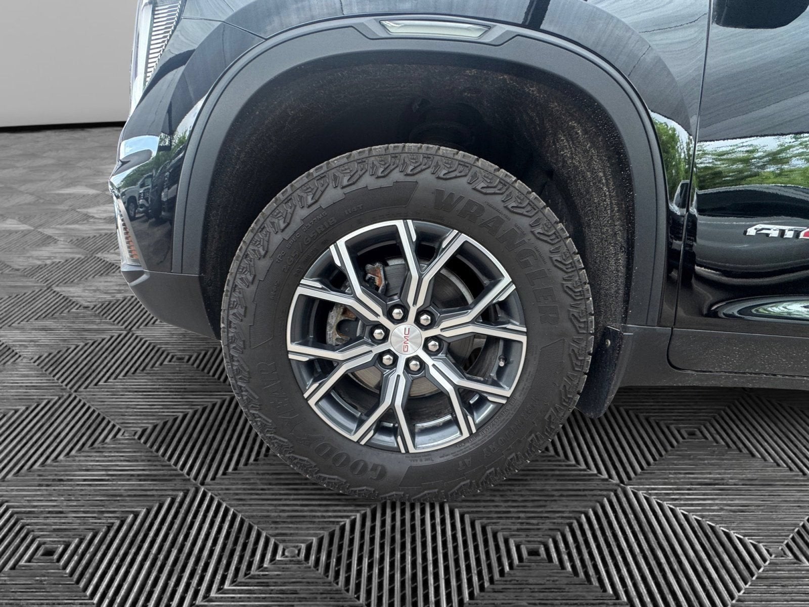 2024 GMC Acadia AT4