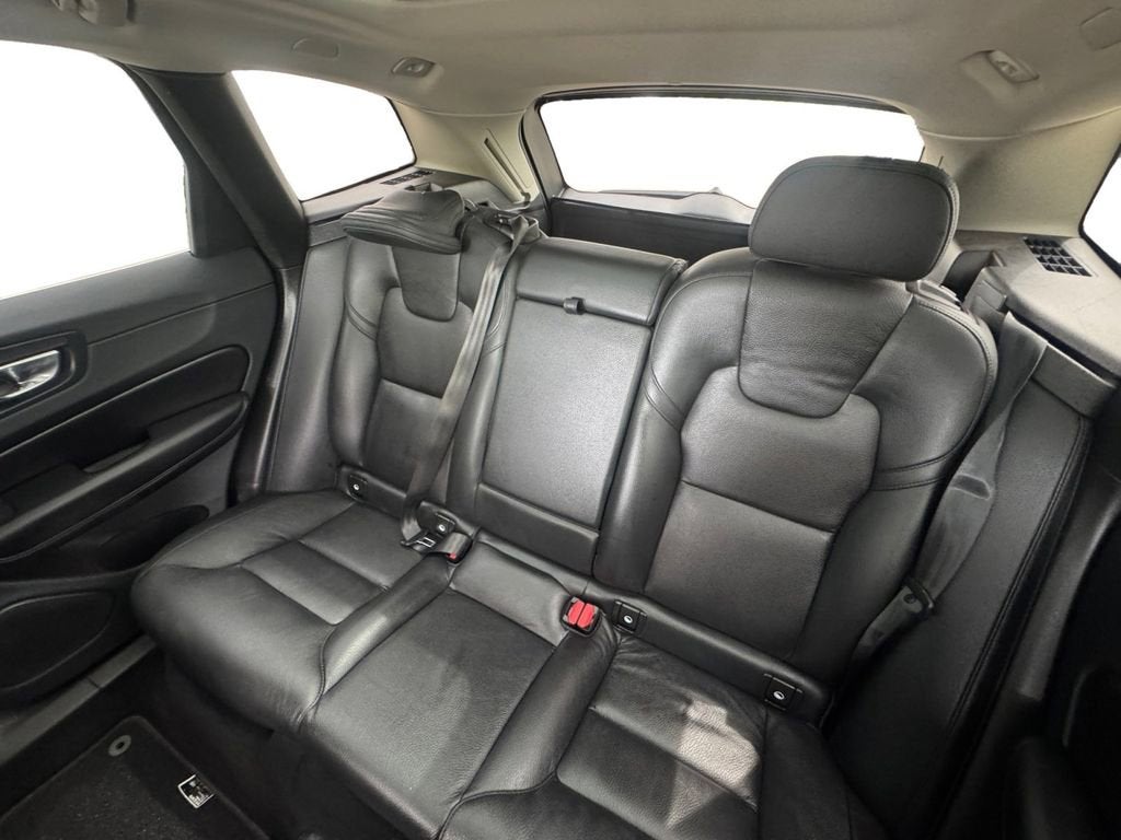 2023 Volvo XC60 Recharge Plug-In Hybrid T8 Plus Bright Theme