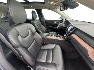 2023 Volvo XC60 Recharge Plug-In Hybrid T8 Plus Bright Theme