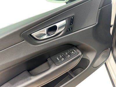 2023 Volvo XC60 Recharge Plug-In Hybrid T8 Plus Bright Theme