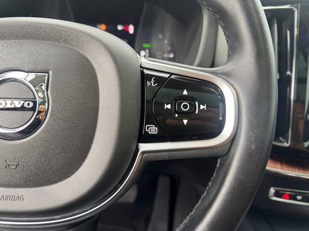 2023 Volvo XC60 Recharge Plug-In Hybrid T8 Plus Bright Theme