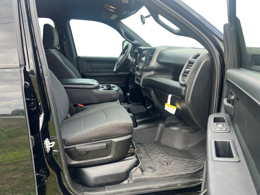 2024 RAM 3500 Tradesman Crew Cab 4x4 6'4' Box