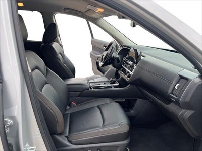 2025 Nissan Pathfinder SL FWD