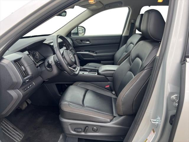 2025 Nissan Pathfinder SL FWD