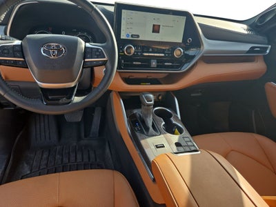 2025 Toyota Highlander Hybrid Platinum