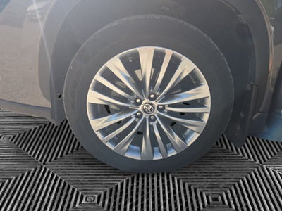 2025 Toyota Highlander Hybrid Platinum