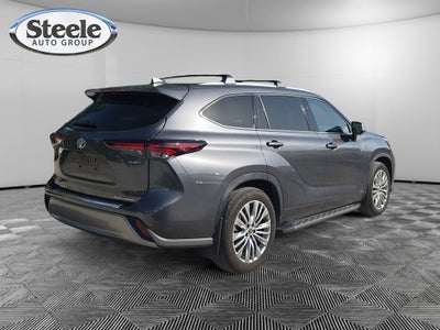 2025 Toyota Highlander Hybrid Platinum
