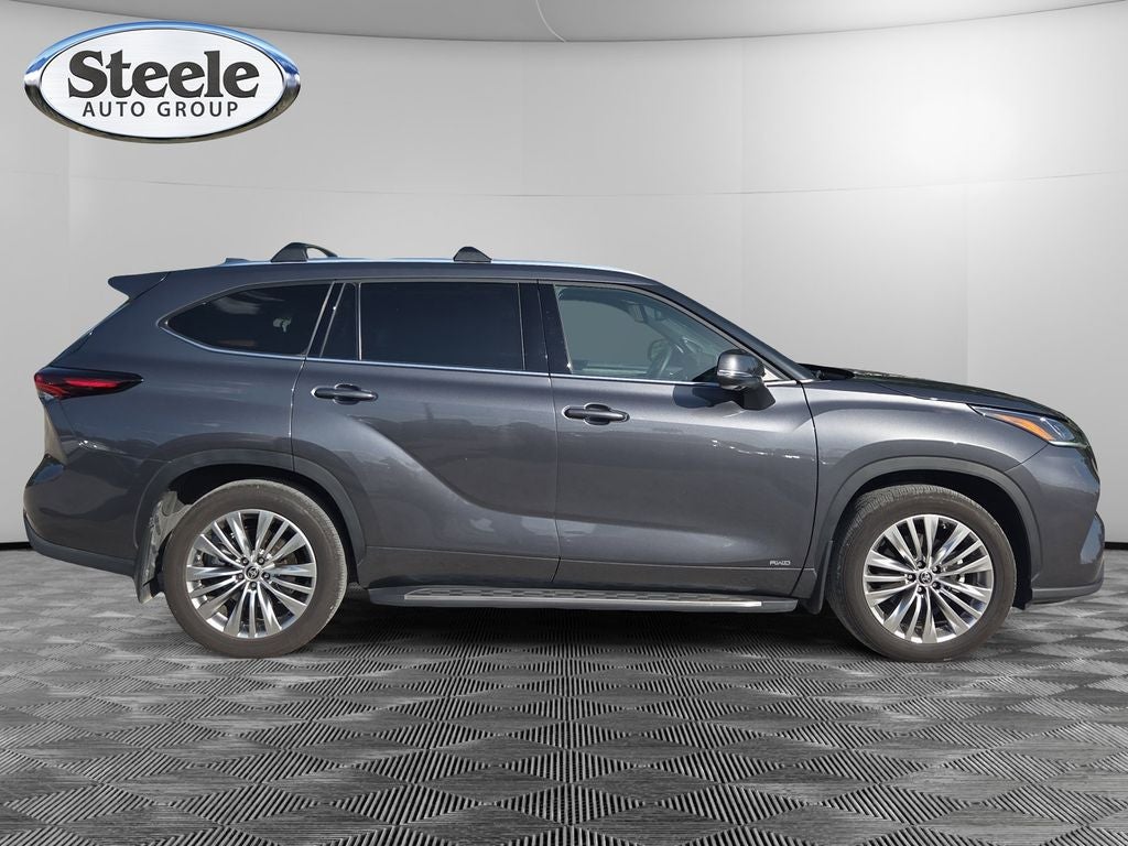 2025 Toyota Highlander Hybrid Platinum