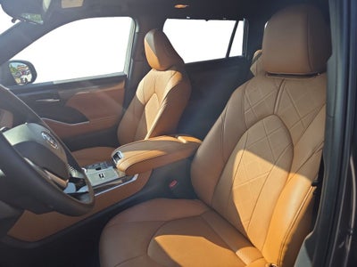 2025 Toyota Highlander Hybrid Platinum
