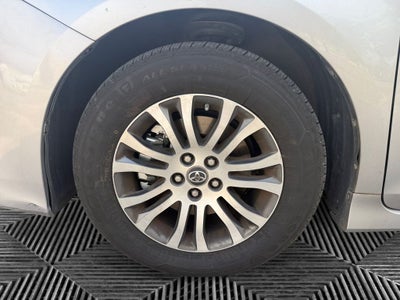 2018 Toyota Sienna XLE 8 Passenger