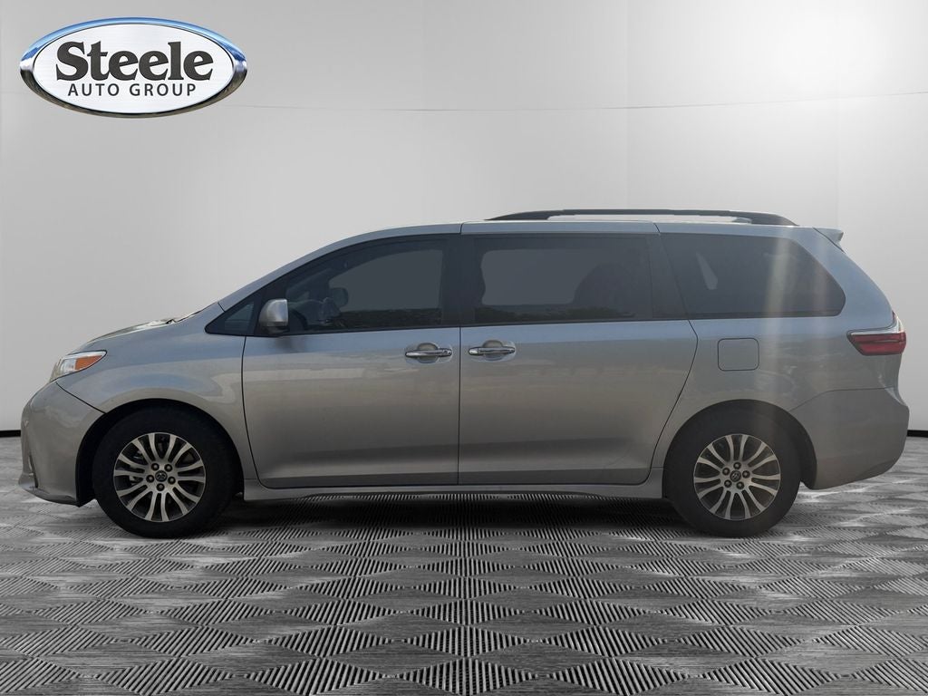 2018 Toyota Sienna XLE 8 Passenger