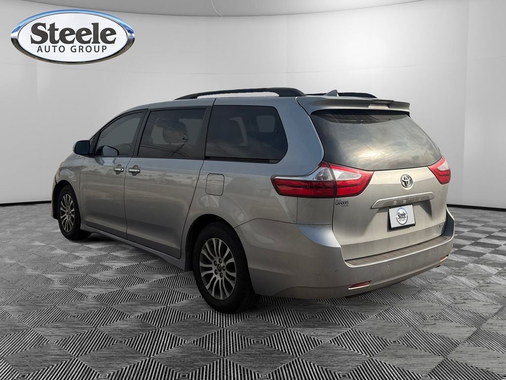 2018 Toyota Sienna XLE 8 Passenger