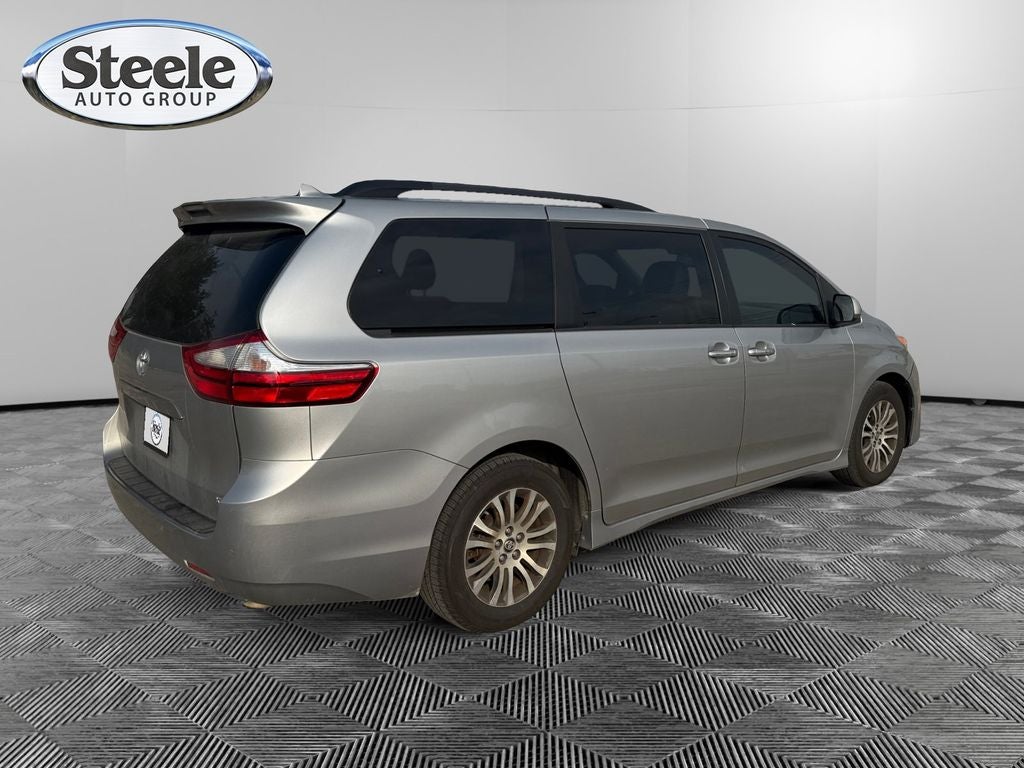 2018 Toyota Sienna XLE 8 Passenger