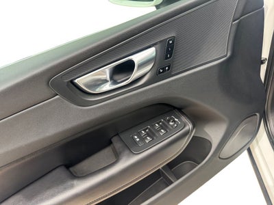 2023 Volvo XC60 Recharge Plug-In Hybrid T8 Plus Bright Theme